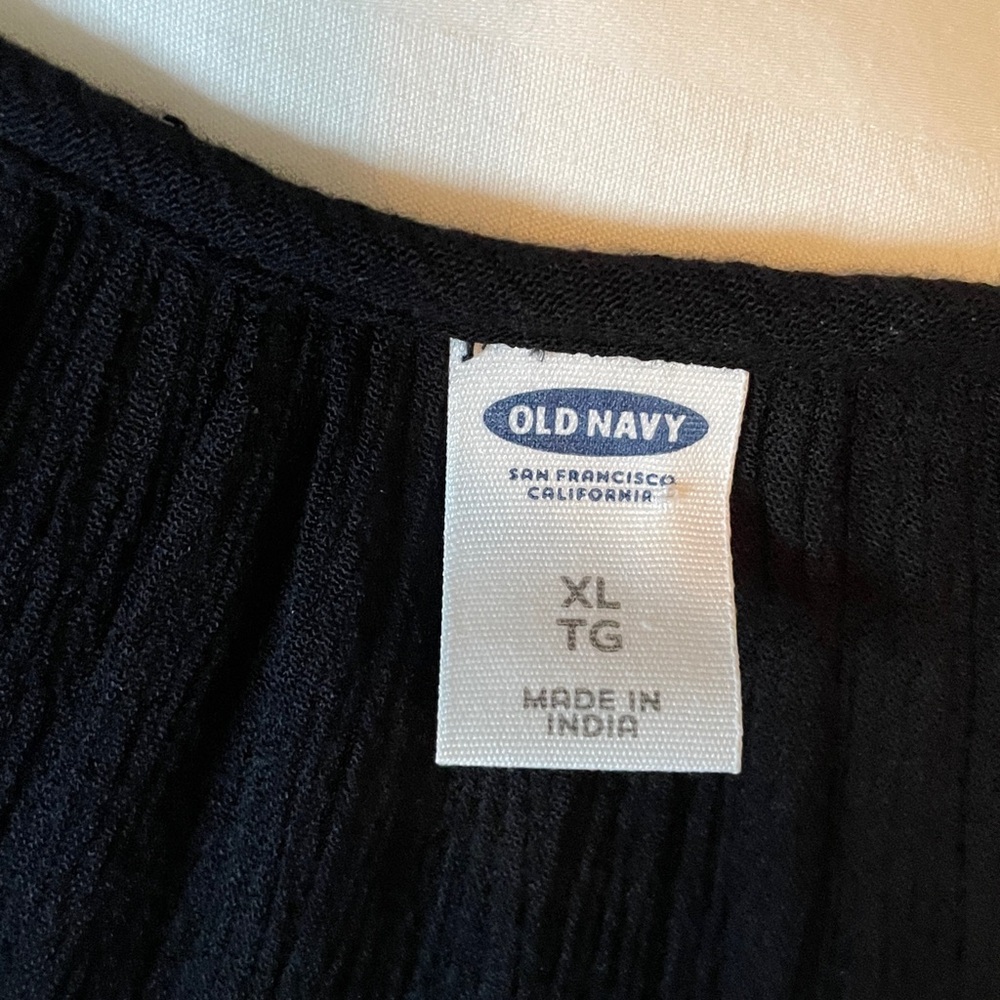 ❤️ XL top! Old Navy - Black Blouse with White Accents - XL blouse - Picture 12 of 16